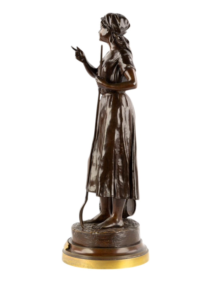 Antiek bronzen beeld van een boerin met hark door Joseph Francois Belin