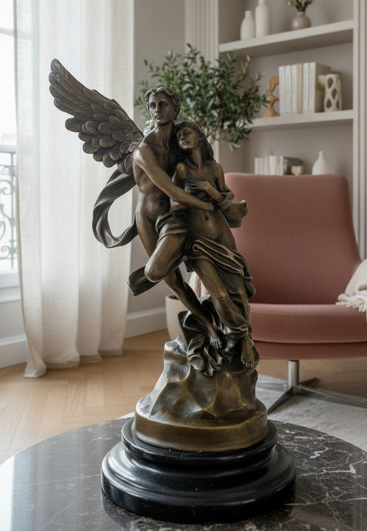 Bronzen beeld van Cupido en Psyche