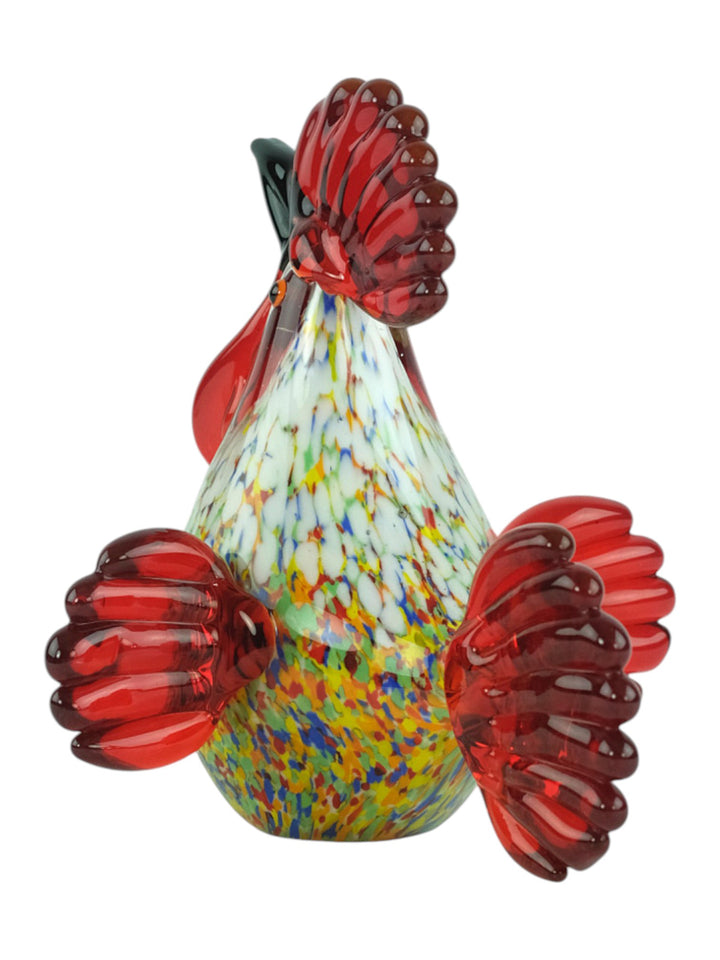 Bunte Glasskulptur eines sitzenden Hahns