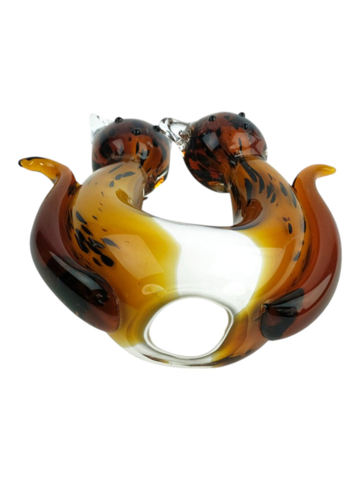 Glazen sculptuur van een kattenpaar