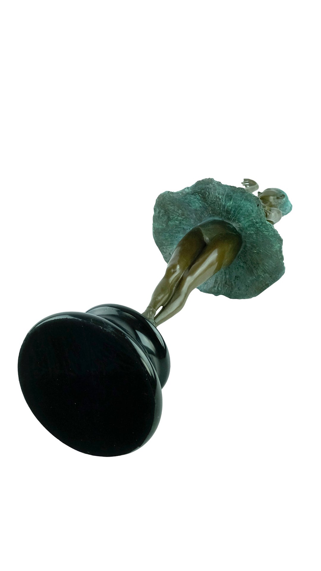 Bronze sculpture of a ballerina striking a graceful pose (large)