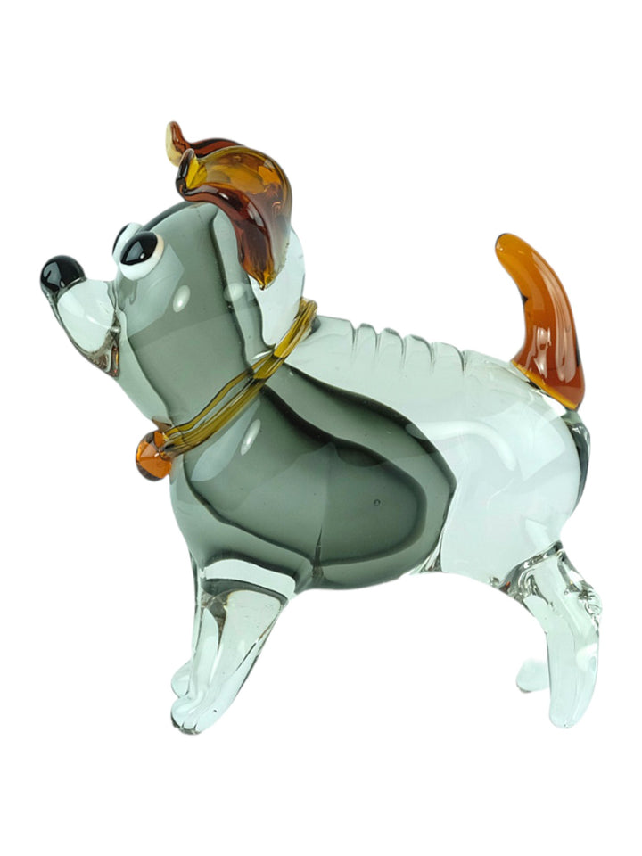 Glazen sculptuur van een staande hond