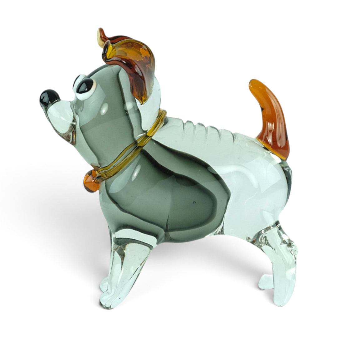 Glazen sculptuur van een staande hond