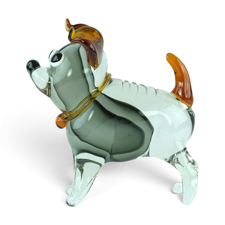 Glazen sculptuur van een staande hond