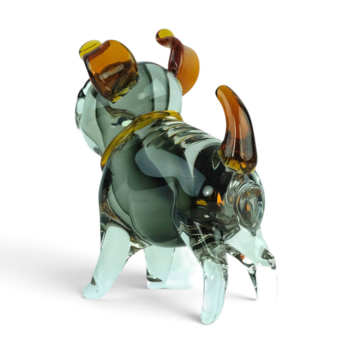 Glazen sculptuur van een staande hond