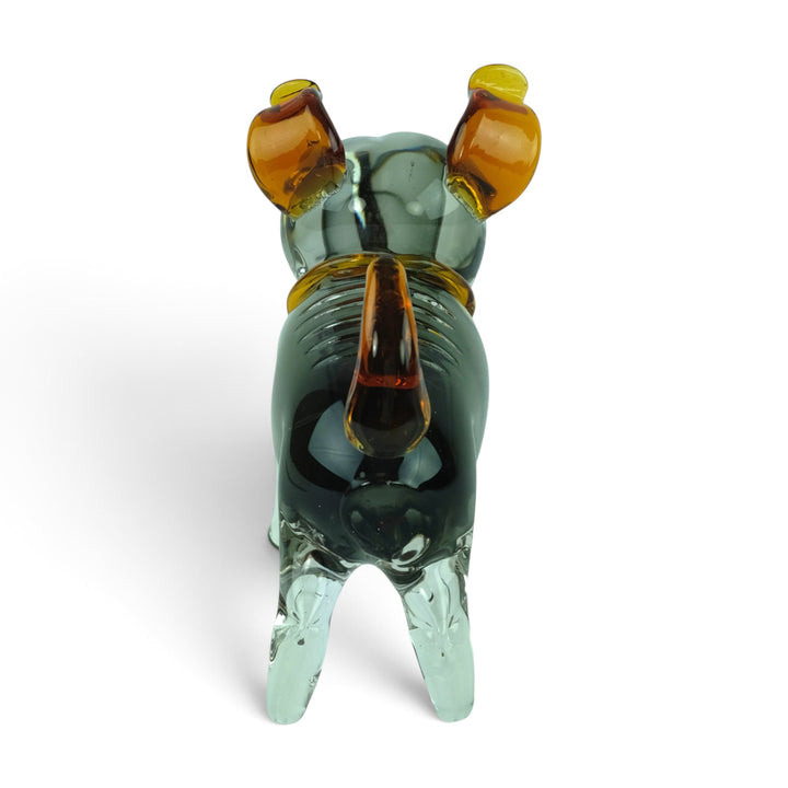 Glazen sculptuur van een staande hond