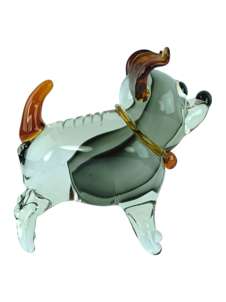 Glazen sculptuur van een staande hond