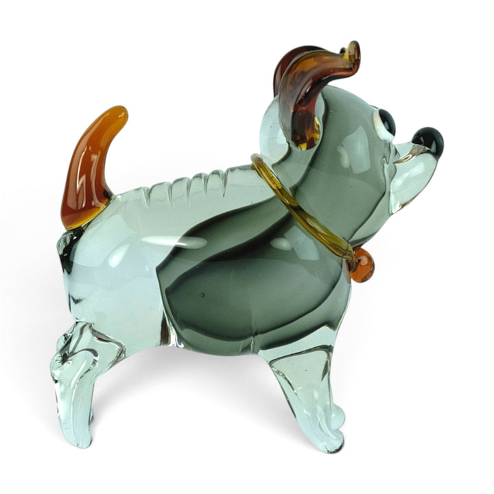 Glazen sculptuur van een staande hond