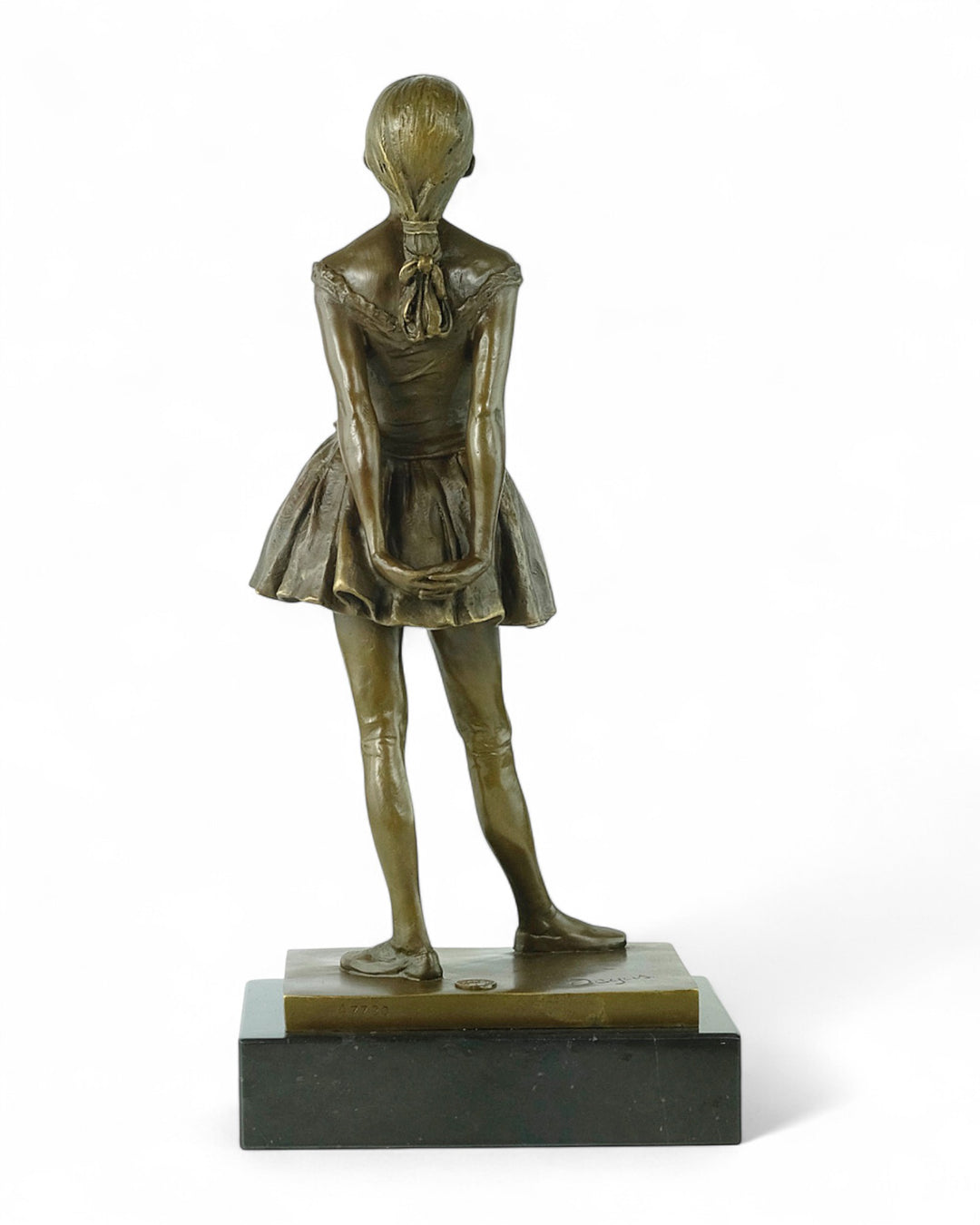 Escultura de bronce “La pequeña bailarina de catorce años” inspirada en Degas