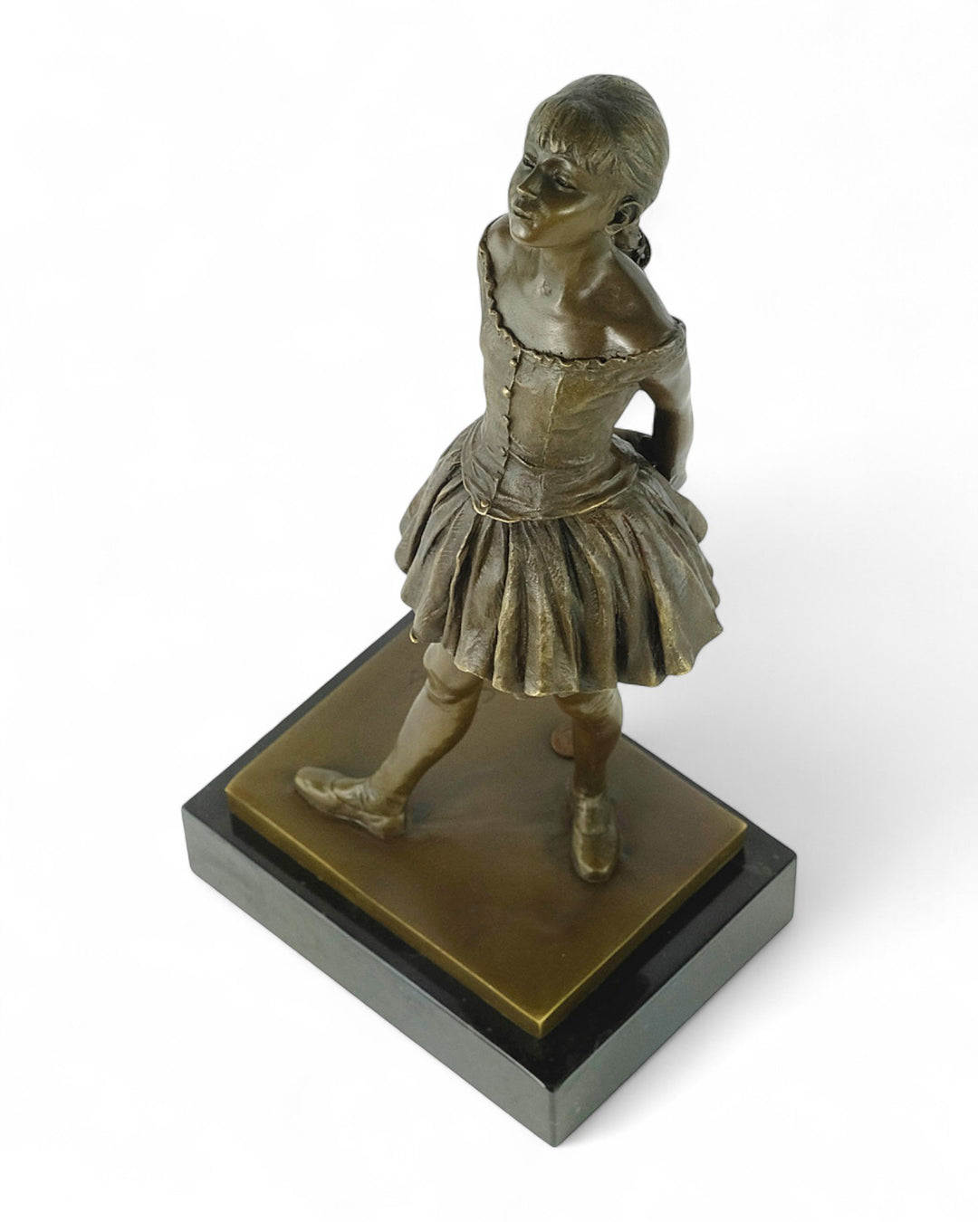 Escultura de bronce “La pequeña bailarina de catorce años” inspirada en Degas