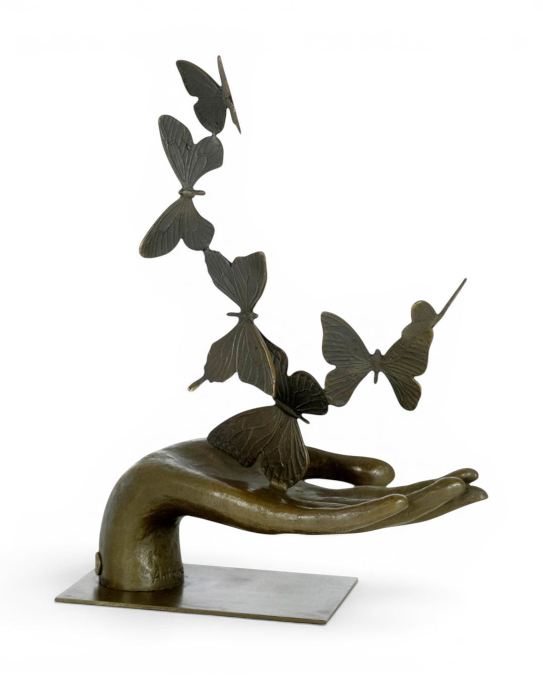 Moderne Bronzeskulptur einer Hand, die Schmetterlinge freigibt