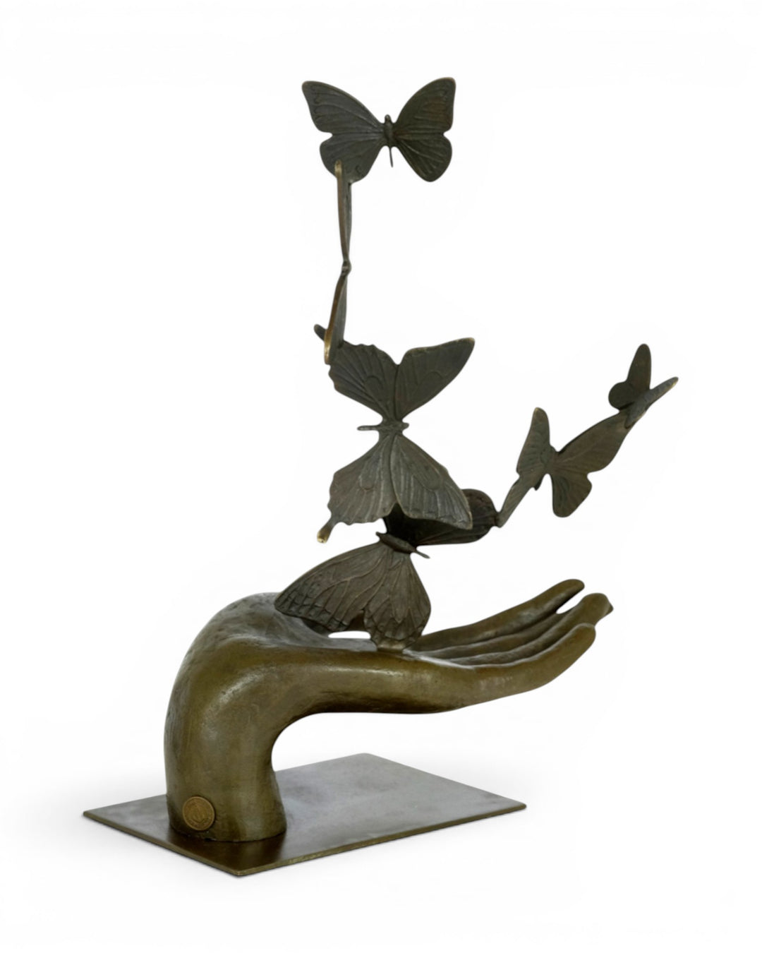 Moderne Bronzeskulptur einer Hand, die Schmetterlinge freigibt