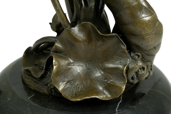Bronzen kandelaar van een vrouw met bloemen - in Art Nouveau stijl