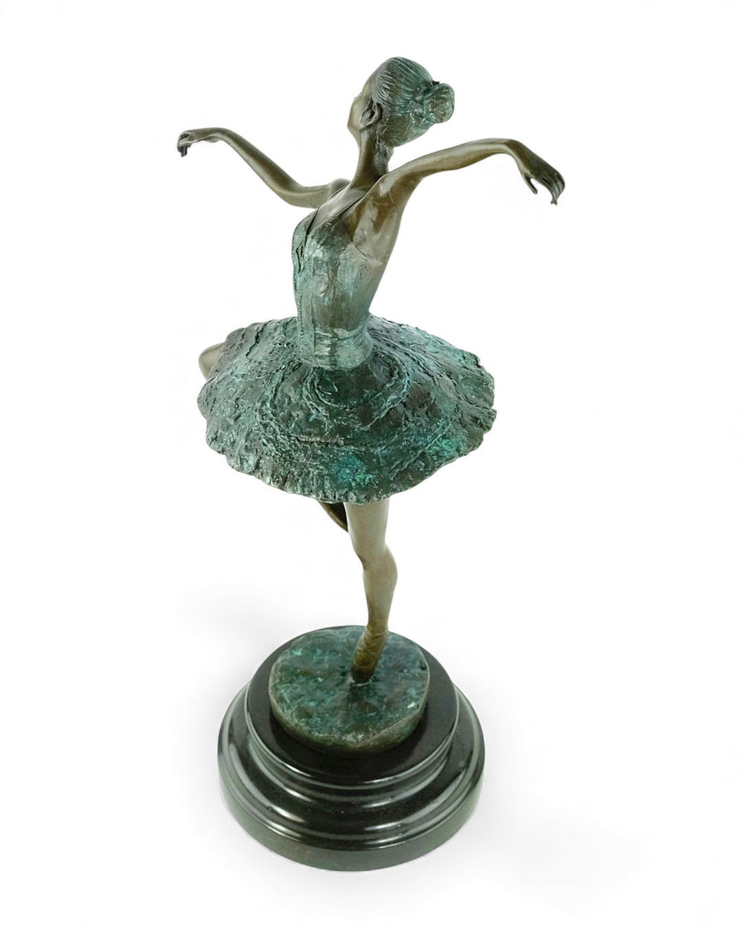 Modern bronzen beeld van een ballerina die sierlijk danst