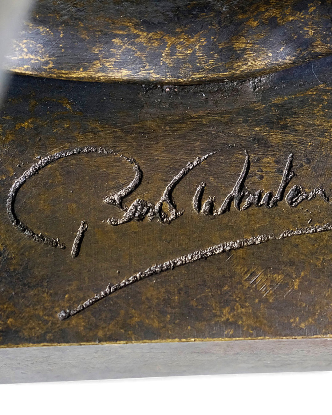 Abstract bronzen beeld dat eeuwigheid voorstelt