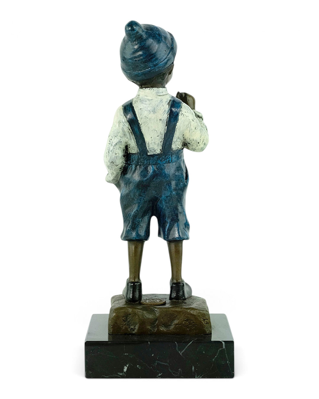 Scultura in bronzo viennese di un ragazzo che accende una sigaretta 
