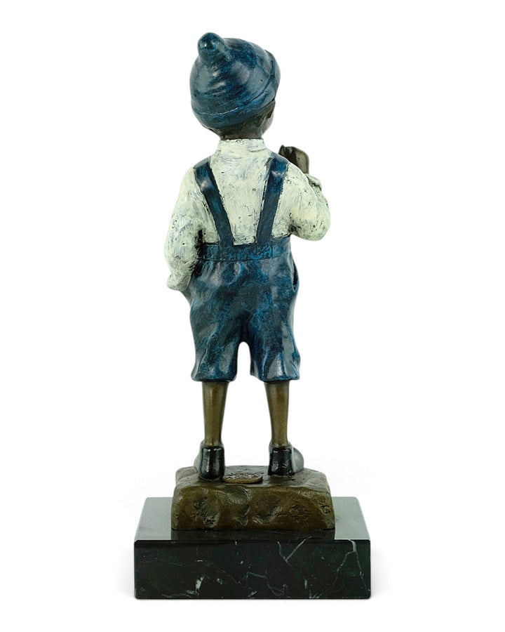 Scultura in bronzo viennese di un ragazzo che accende una sigaretta 