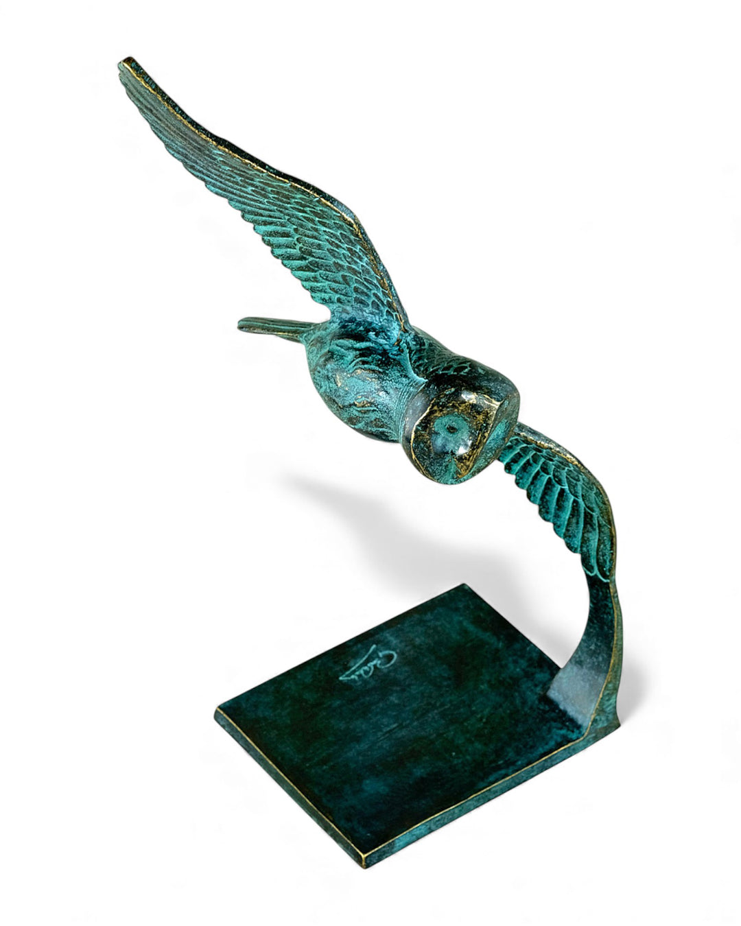 Bronzeskulptur einer Eule, die durch die Luft gleitet