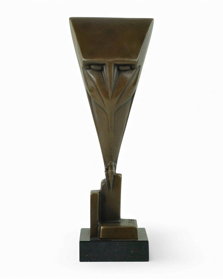 Escultura de búho de bronce inspirada en Chris van der Hoef