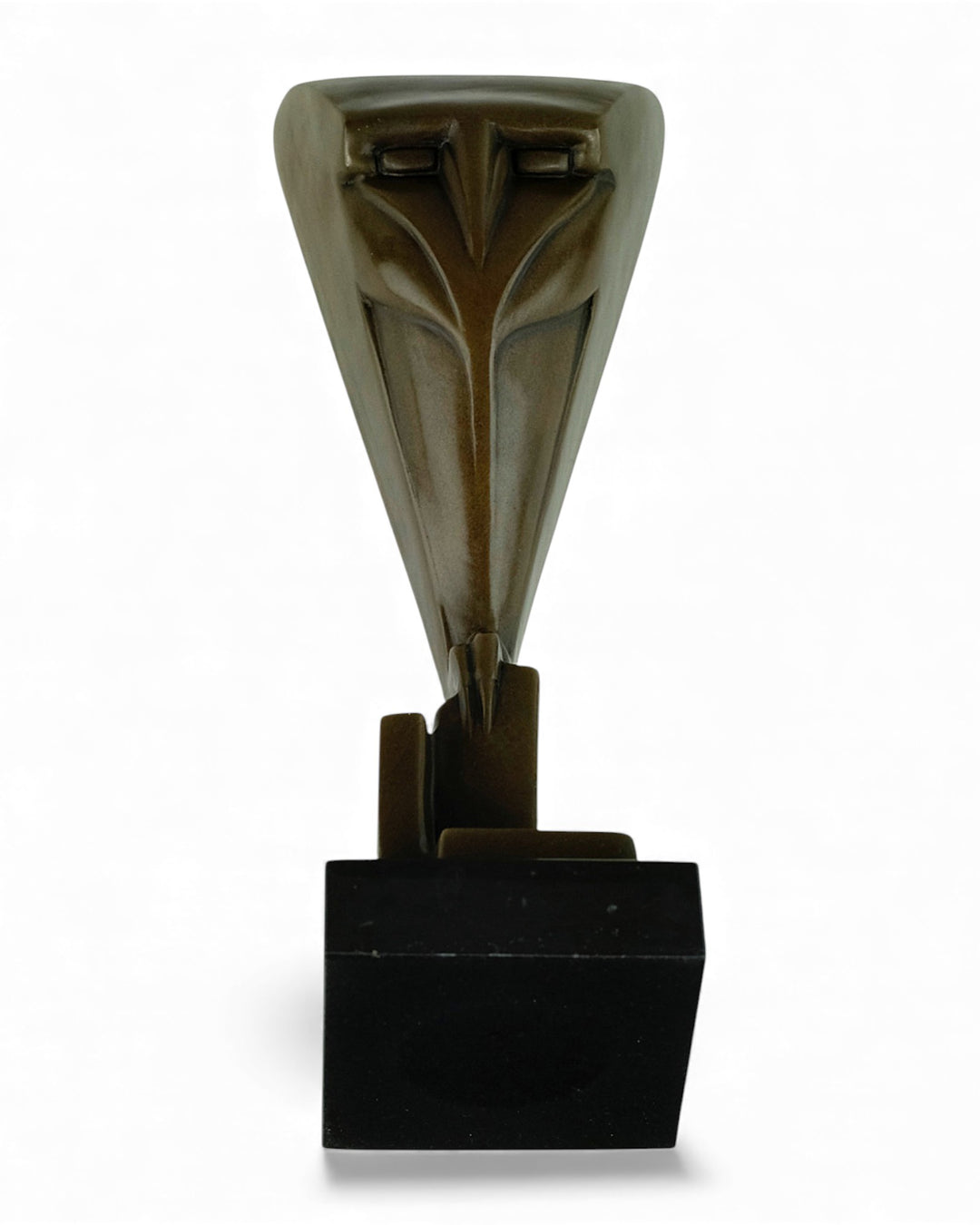 Escultura de búho de bronce inspirada en Chris van der Hoef