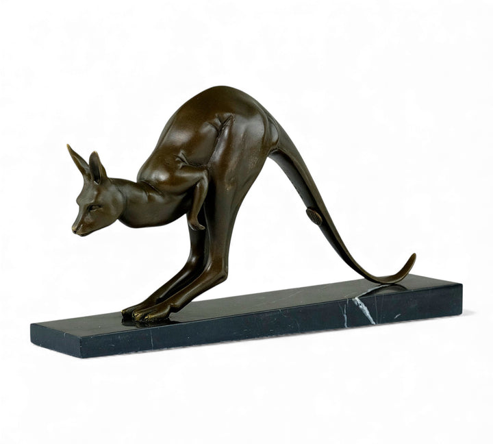 Escultura de canguro en bronce inspirada en Jean Théodore Delabasse.
