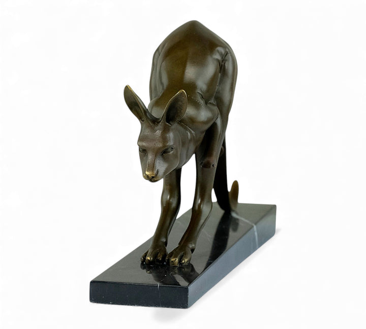 Escultura de canguro en bronce inspirada en Jean Théodore Delabasse.