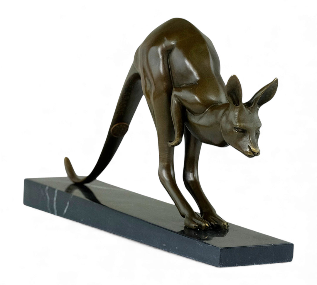 Escultura de canguro en bronce inspirada en Jean Théodore Delabasse.