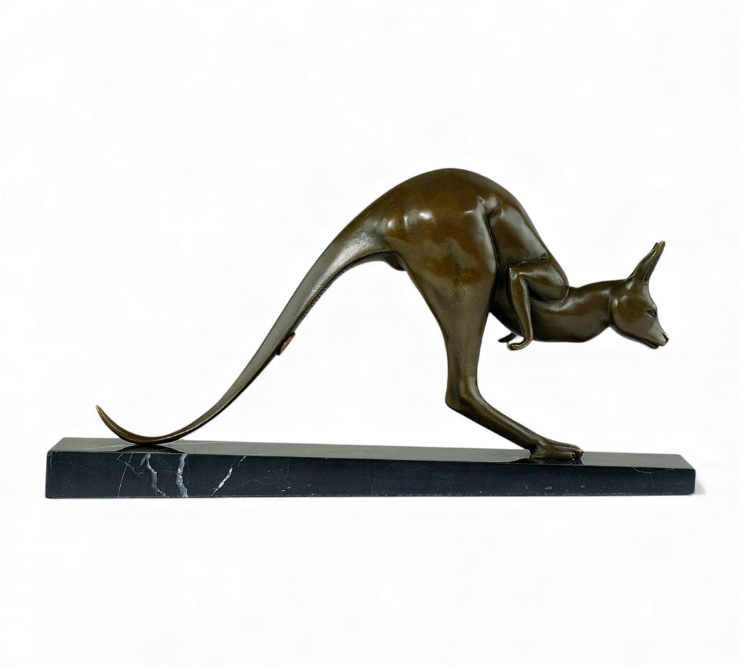 Escultura de canguro en bronce inspirada en Jean Théodore Delabasse.