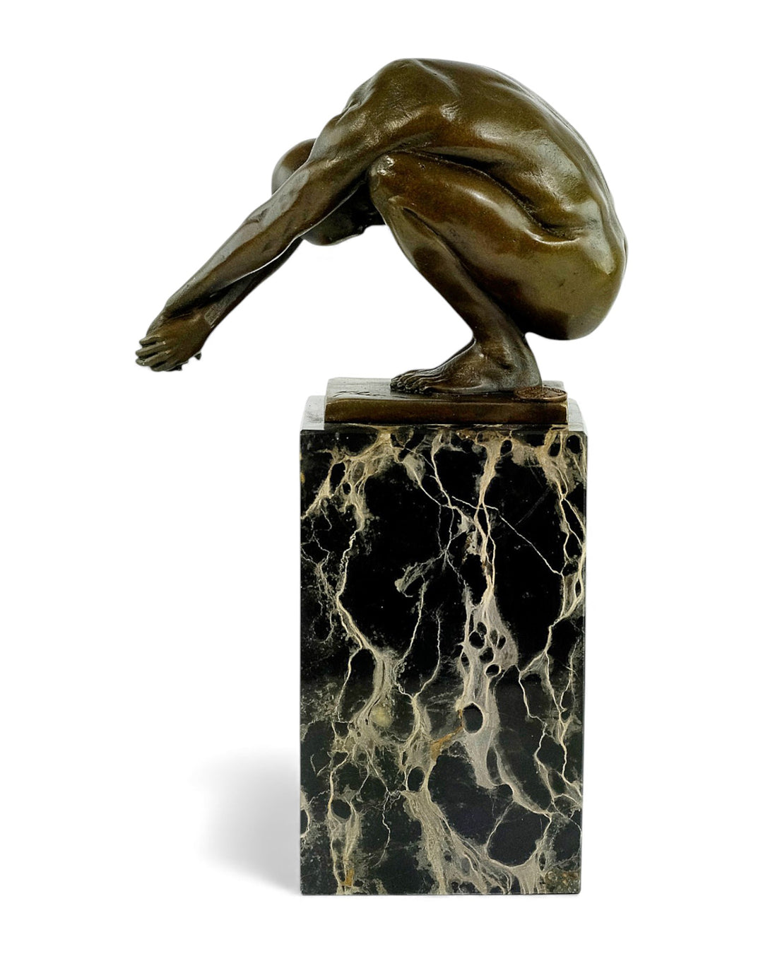 Moderne Bronzeskulptur – „Der Sprung“ (hockender männlicher Akt)