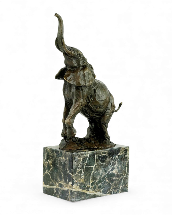 Bronzen beeld van een trompetterende olifant