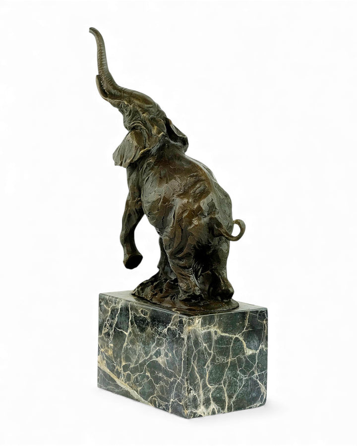 Bronzen beeld van een trompetterende olifant