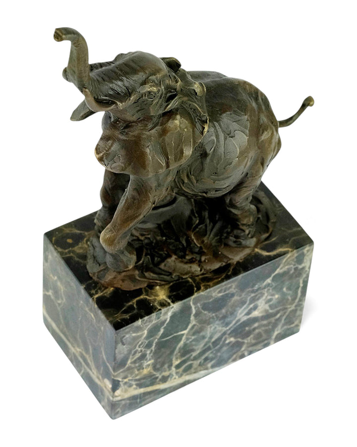 Bronzen beeld van een trompetterende olifant