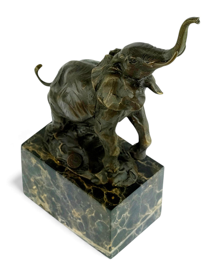 Bronzen beeld van een trompetterende olifant