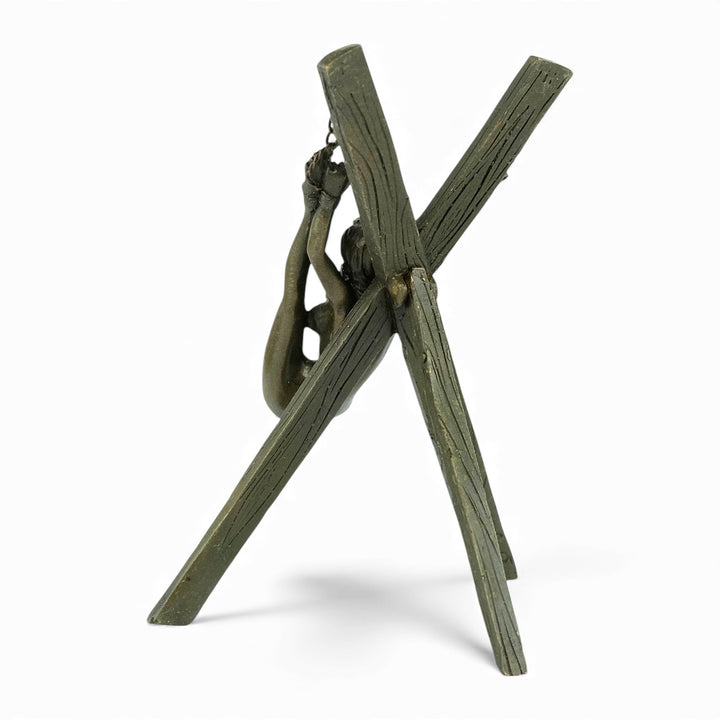 Escultura erótica de bronce de figura femenina suspendida en bondage