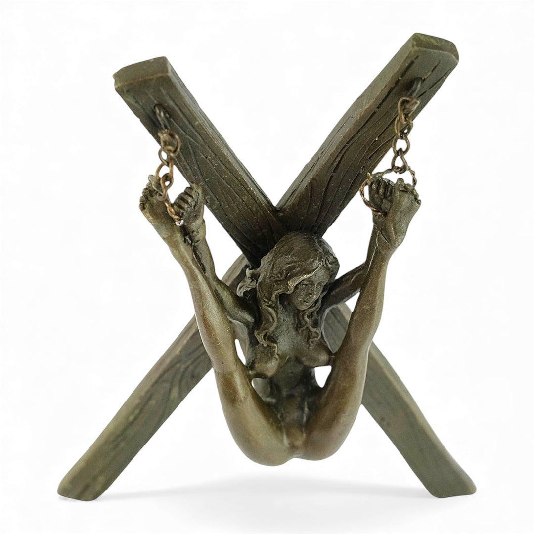 Escultura erótica de bronce de figura femenina suspendida en bondage
