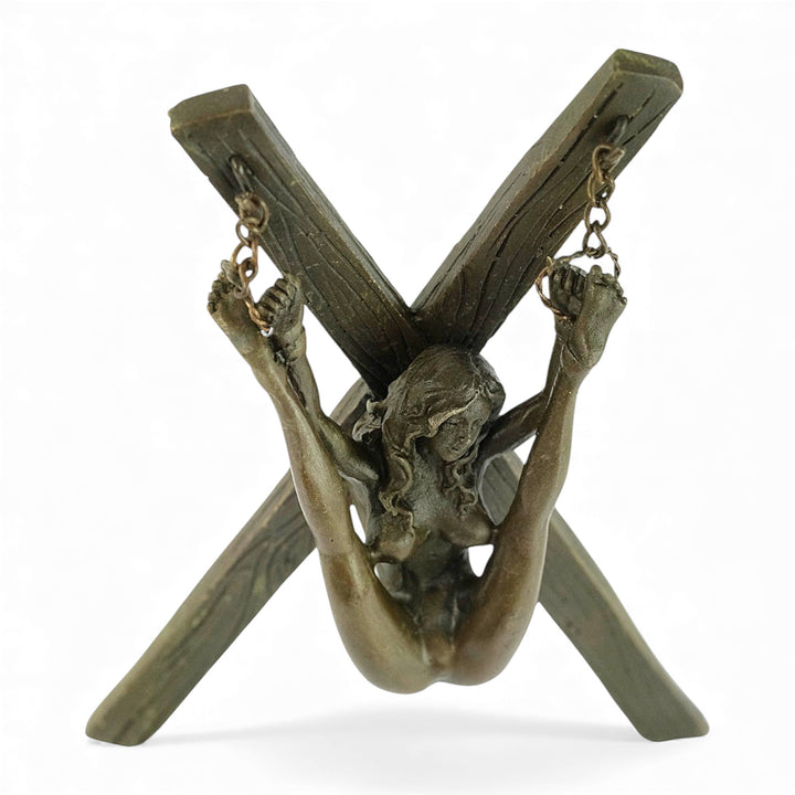 Escultura erótica de bronce de figura femenina suspendida en bondage