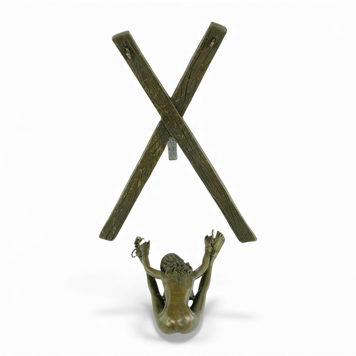 Escultura erótica de bronce de figura femenina suspendida en bondage