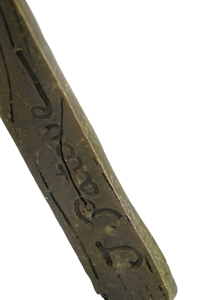 Escultura erótica de bronce de figura femenina suspendida en bondage