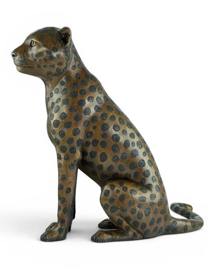 Bronzeskulptur eines sitzenden Geparden