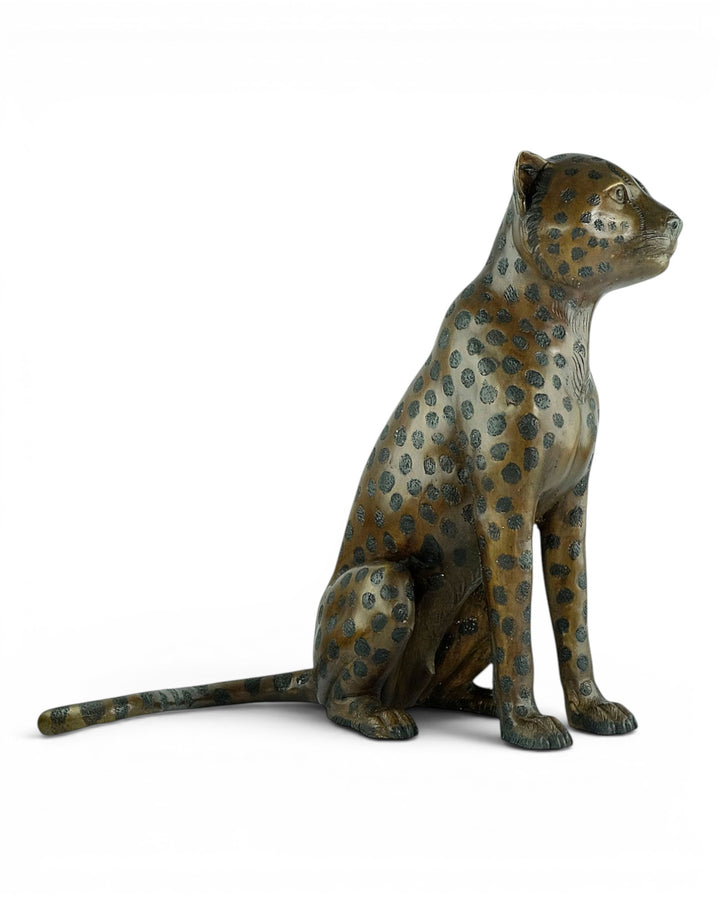 Bronzeskulptur eines sitzenden Geparden