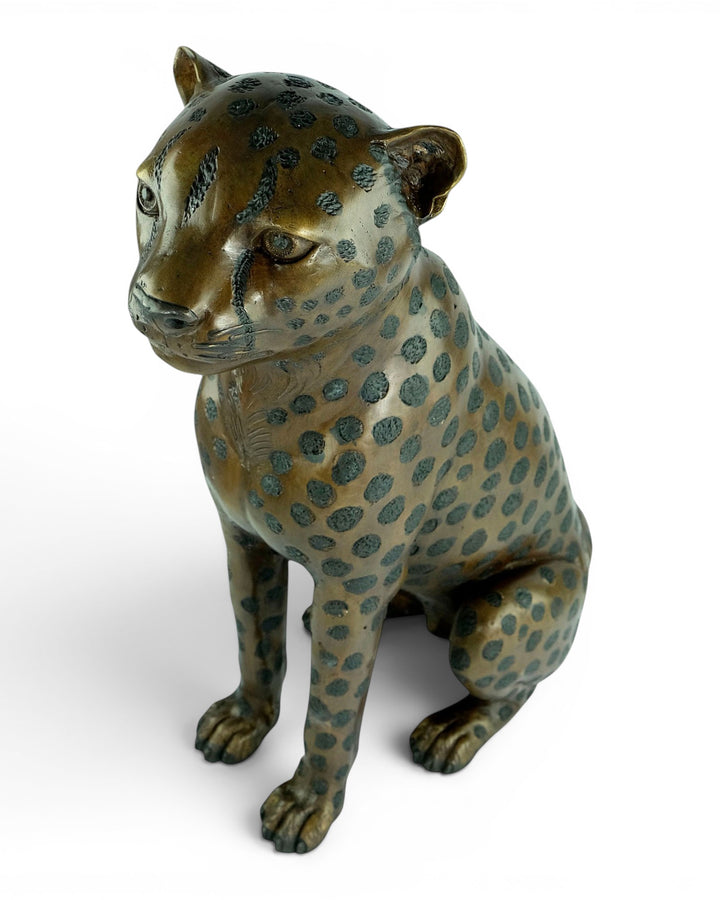 Bronzeskulptur eines sitzenden Geparden