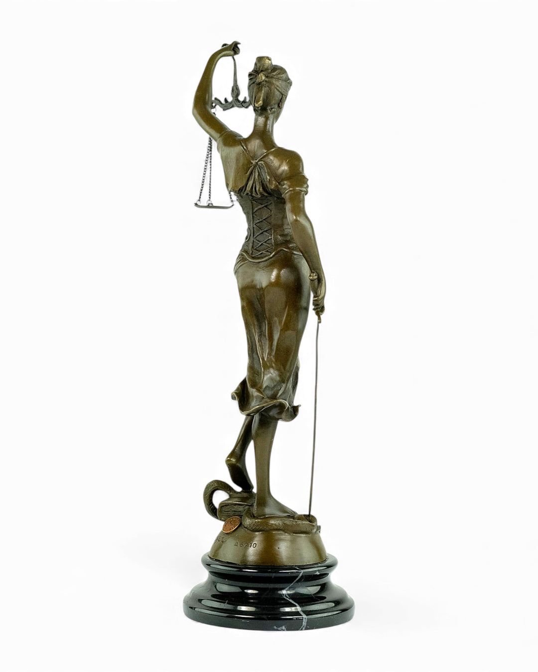 Escultura de bronce de la Dama Justicia