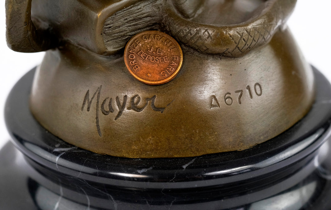 Escultura de bronce de la Dama Justicia