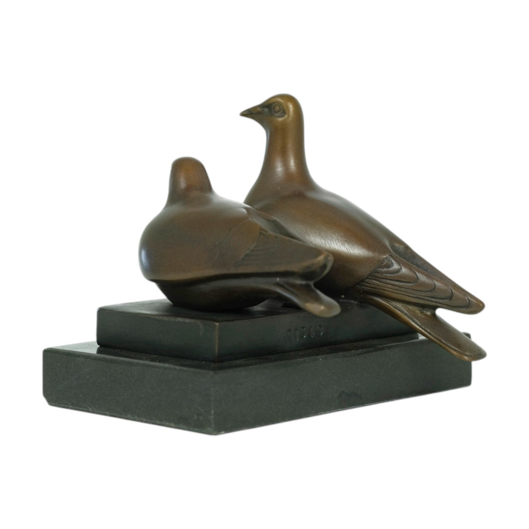 Bronze sculpture of a pigeon couple