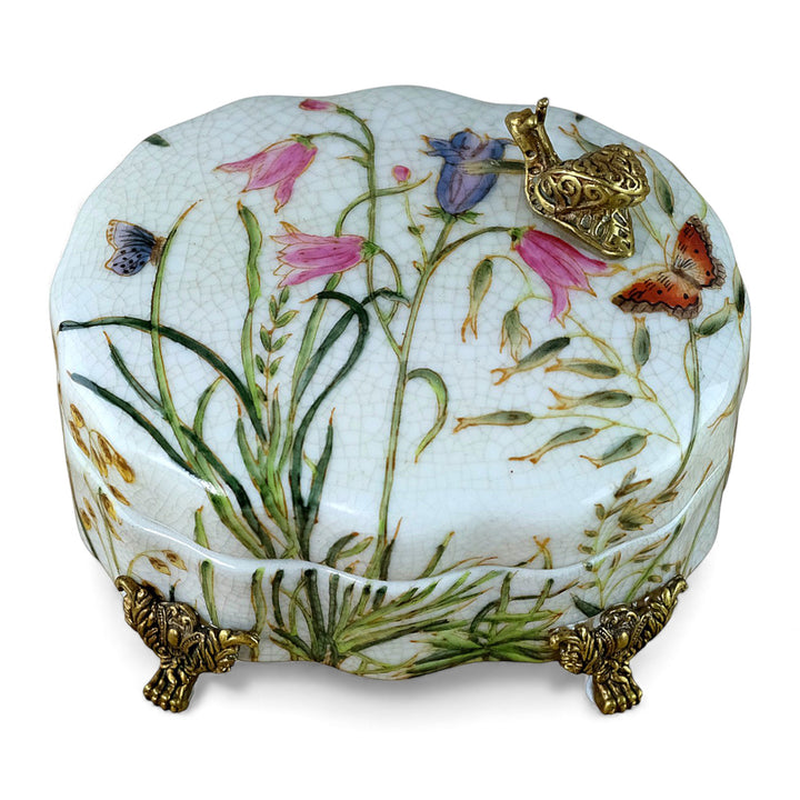 Porzellandose mit Blumendekor und einer Bronzeschnecke