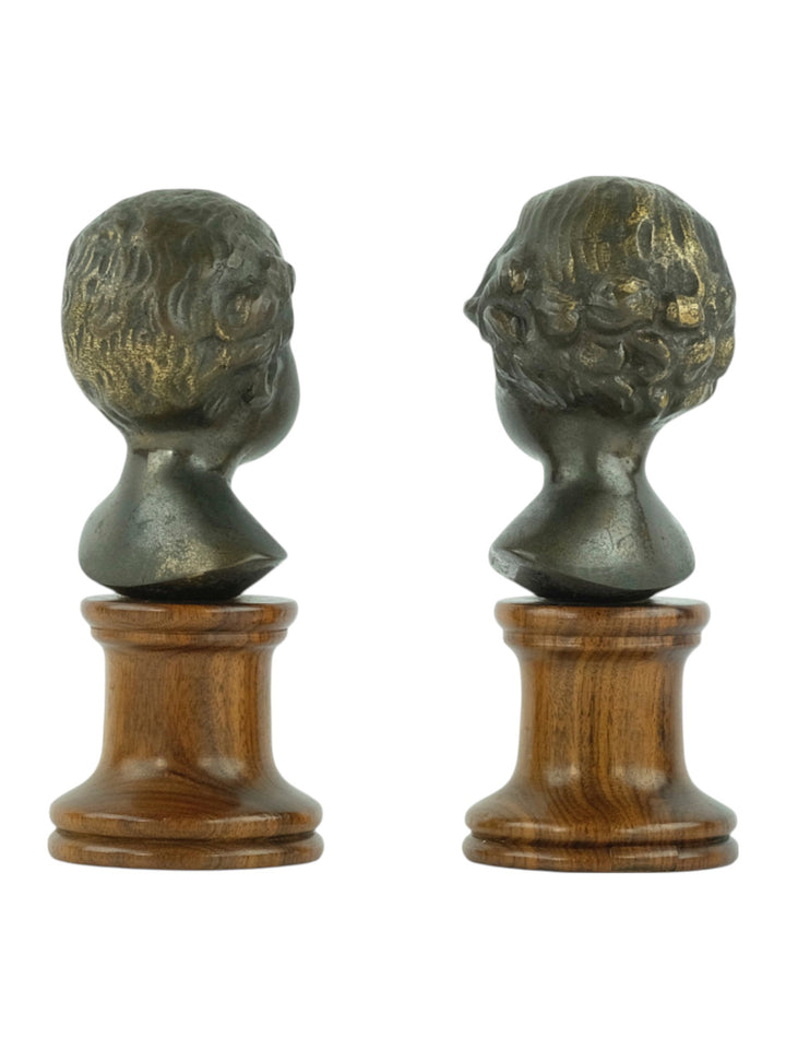 Ensemble de bustes anciens en bronze d'un garçon et d'une fille