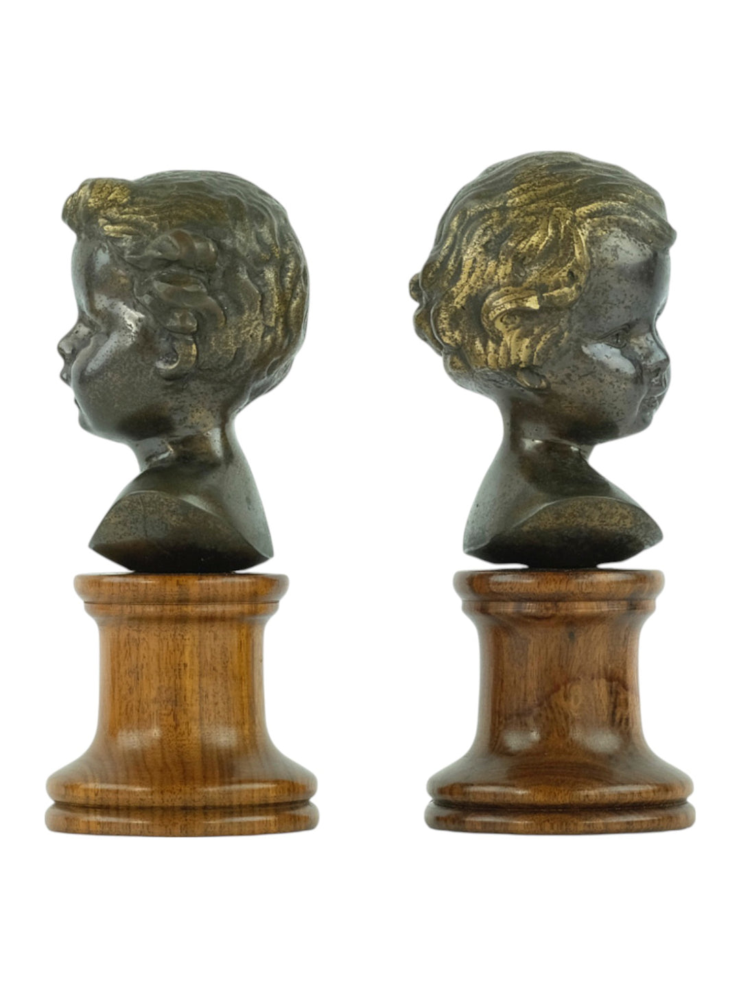 Ensemble de bustes anciens en bronze d'un garçon et d'une fille