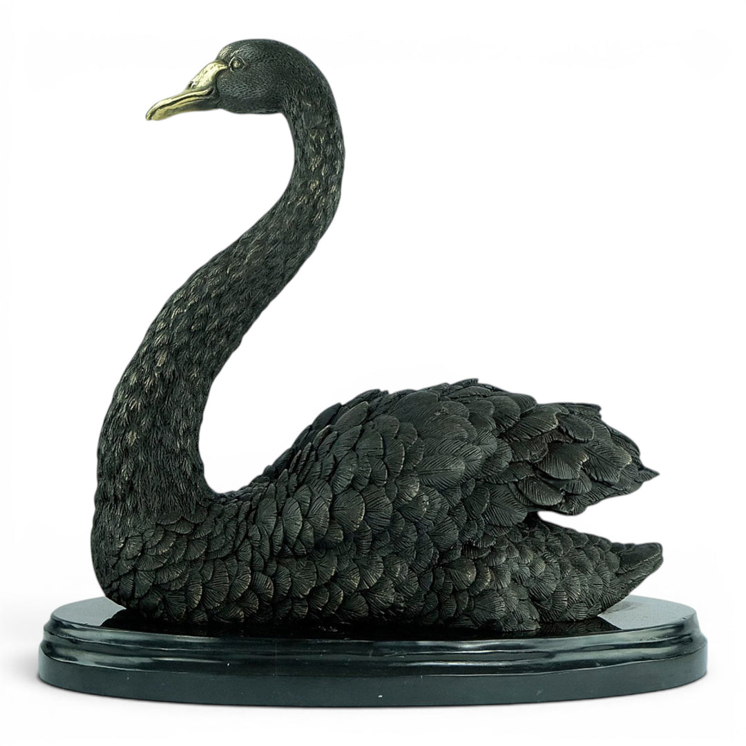 Sculpture en bronze représentant un cygne gracieux