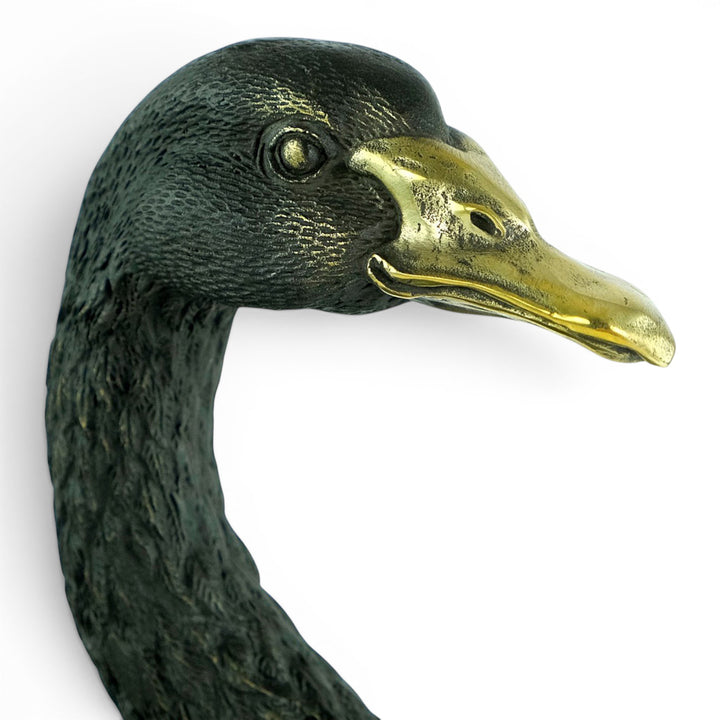 Sculpture en bronze représentant un cygne gracieux