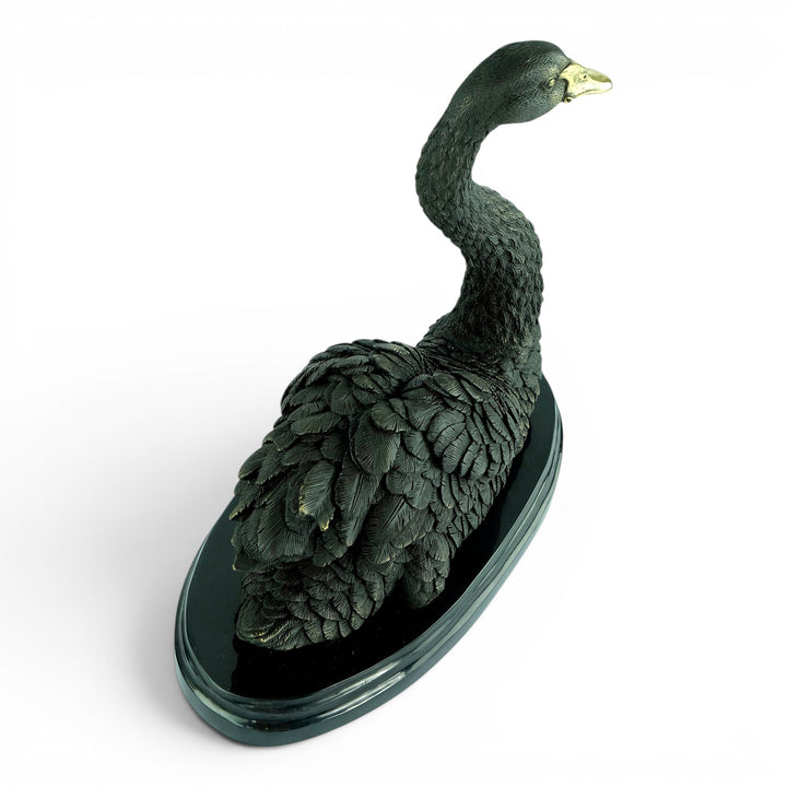 Sculpture en bronze représentant un cygne gracieux